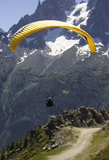 paragliding in bhimtal