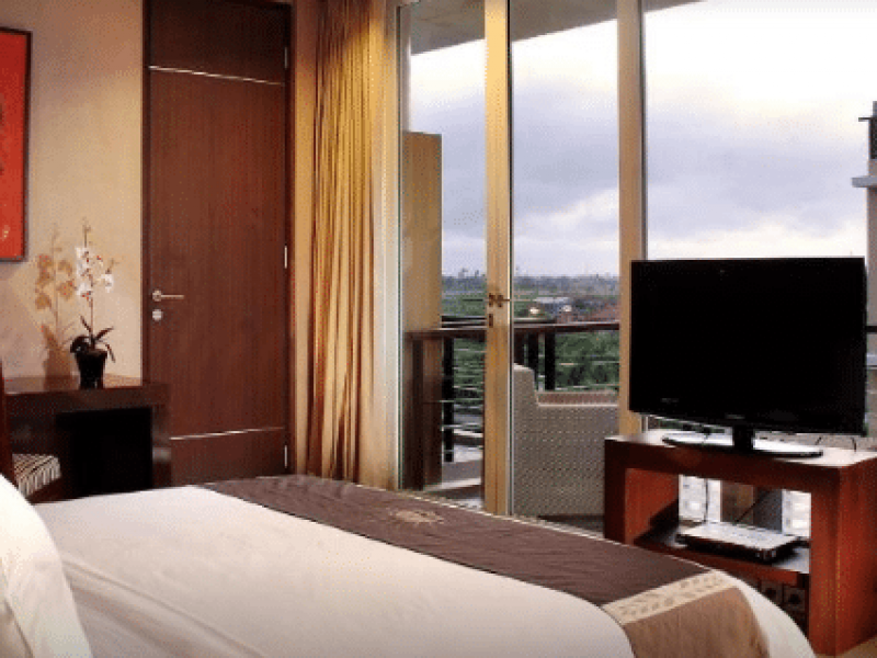 100 Sunset Premier Room with Balcony